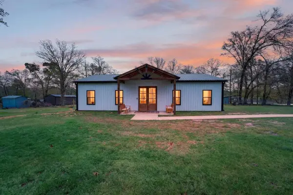 1075 First Rd, Diana, TX 75640