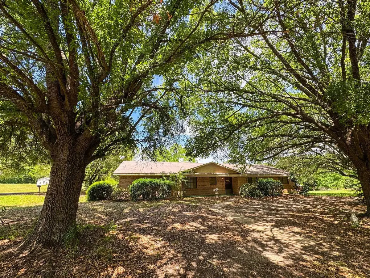 401 E Broad Street, Linden, TX 75563 - #1