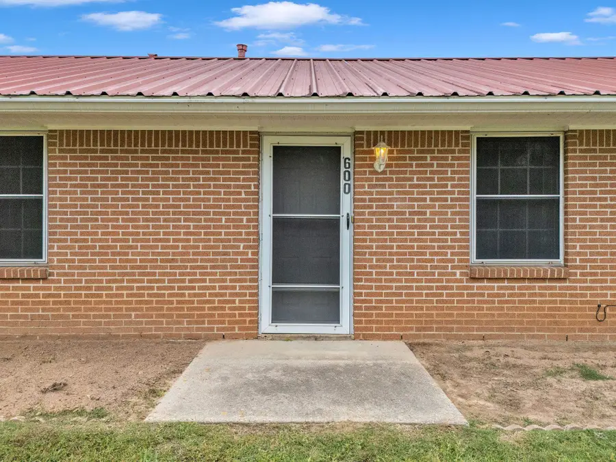 600 N Lake St, Waskom, TX 75692 - #2