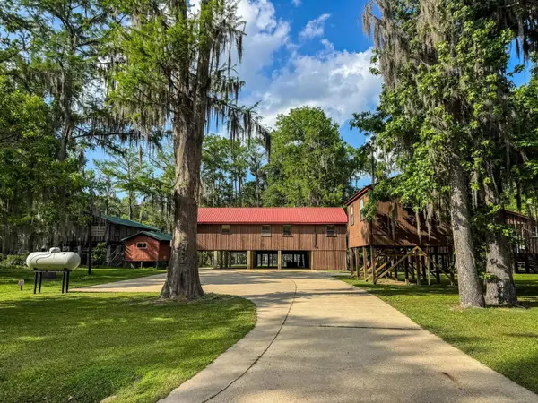 4467 Cypress Village Road, Karnack, TX 75661