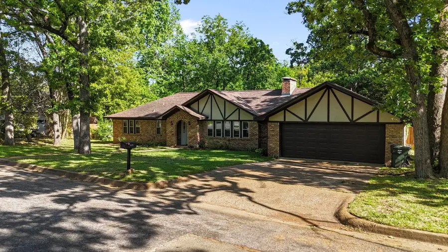 2225 Heather Ln., Tyler, TX 75703 - #2