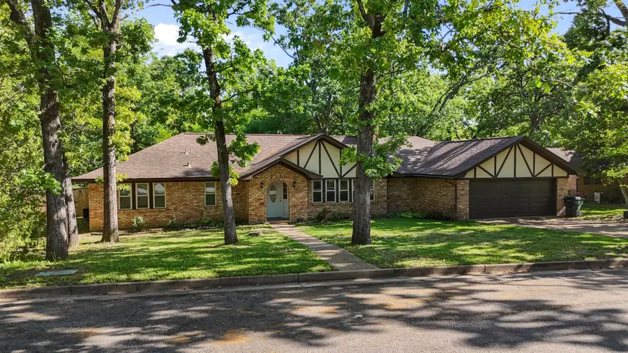 2225 Heather Ln., Tyler, TX 75703 - #3