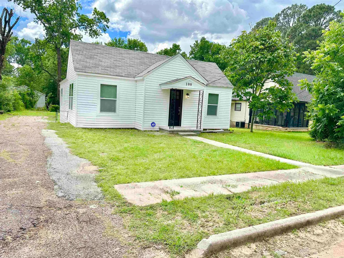 108 W Hughes St, Longview, TX 75602 - #1