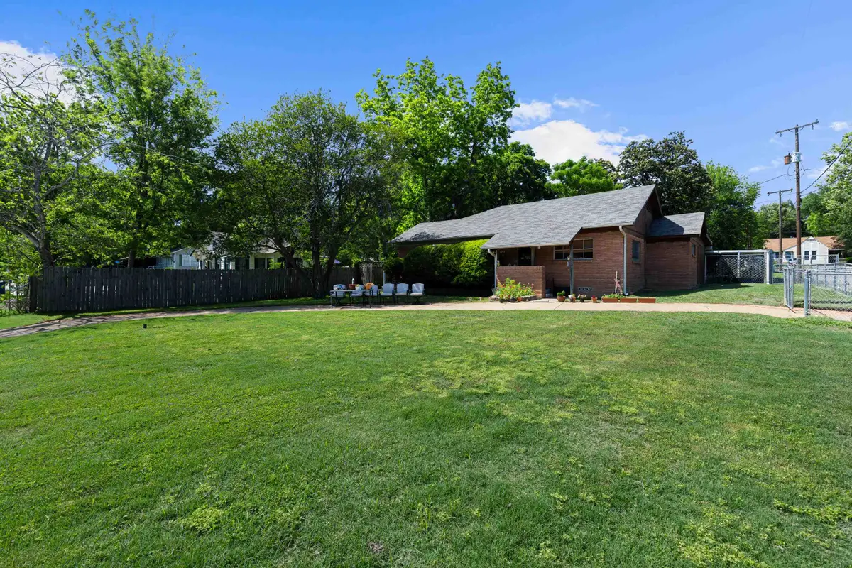 500 W Marshall Ave, Gladewater, TX 75647 - #1
