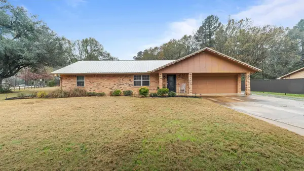 801 W CR 3433, Queen City, TX 75572