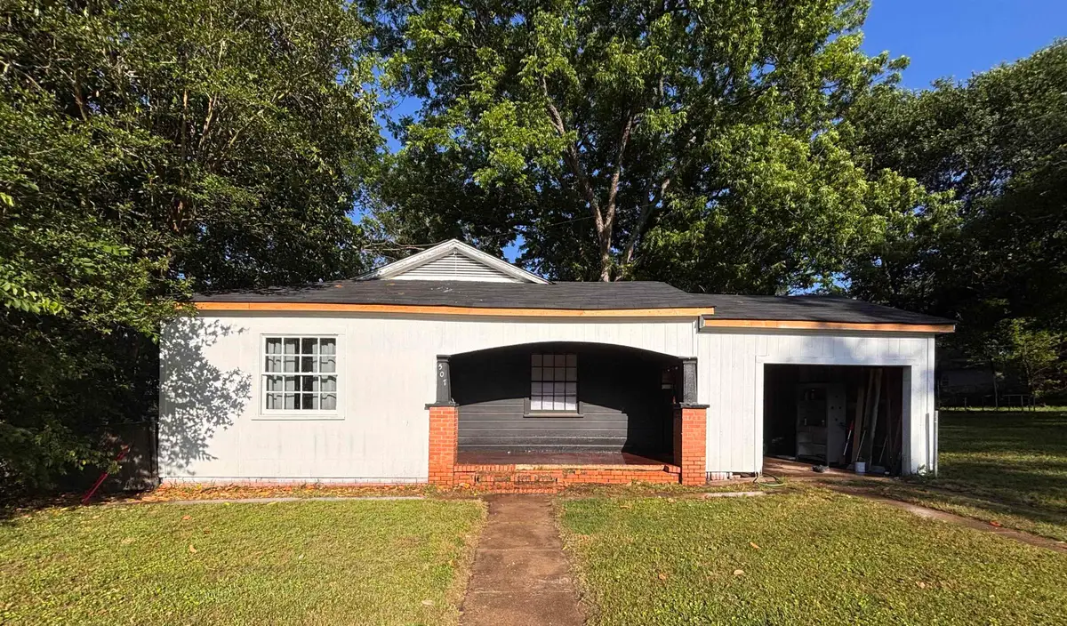 507 S Lamar St, Overton, TX 75684 - #1