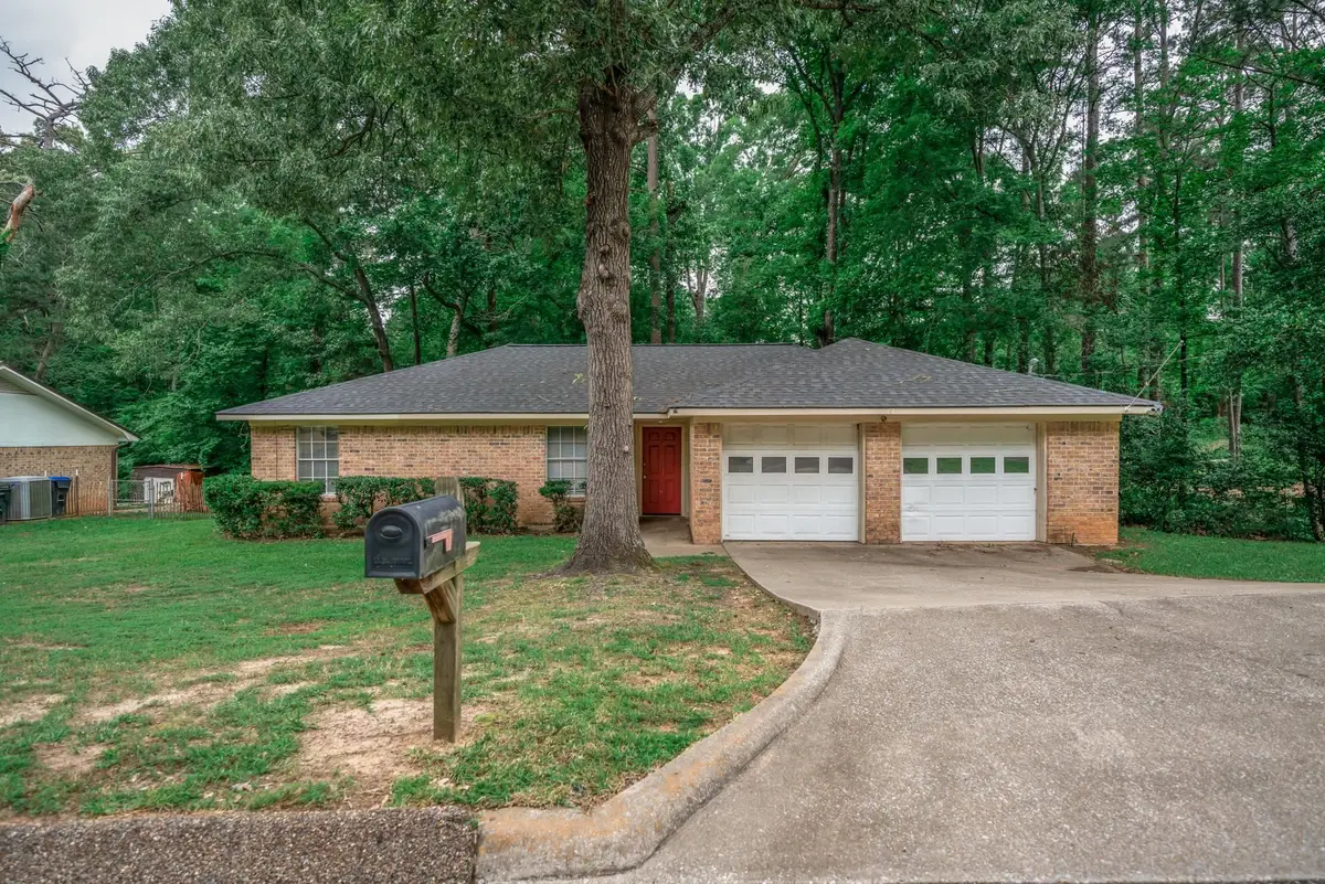 805 Chris Dr, Longview, TX 75605 - #1