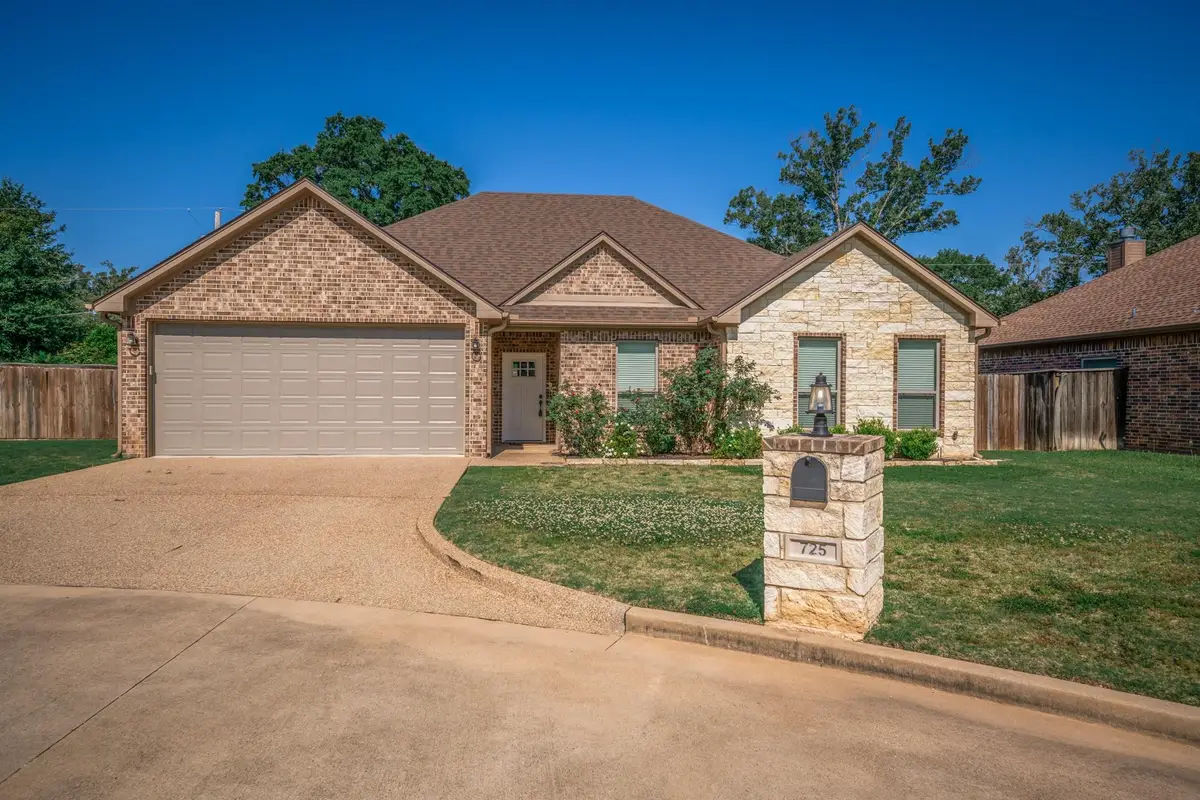 725 Cove Place, Longview, TX 75604 - #1