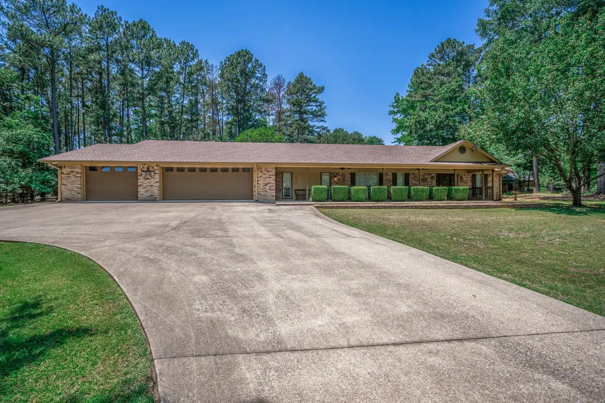 1717 W Lake Dr., Gladewater, TX 75647 - #1