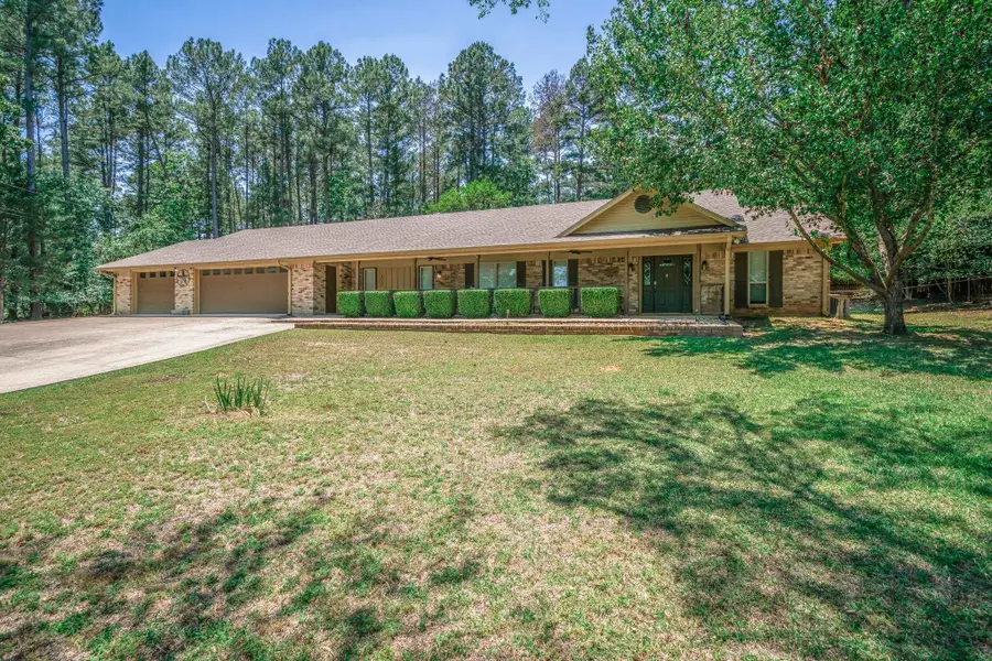 1717 W Lake Dr., Gladewater, TX 75647 - #2