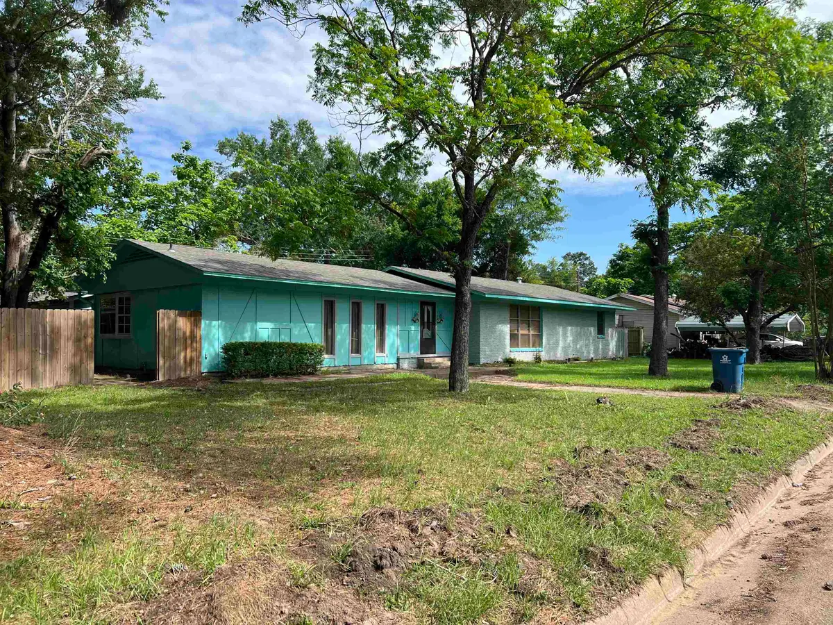 1213 Irving St, Daingerfield, TX 75638 - #1