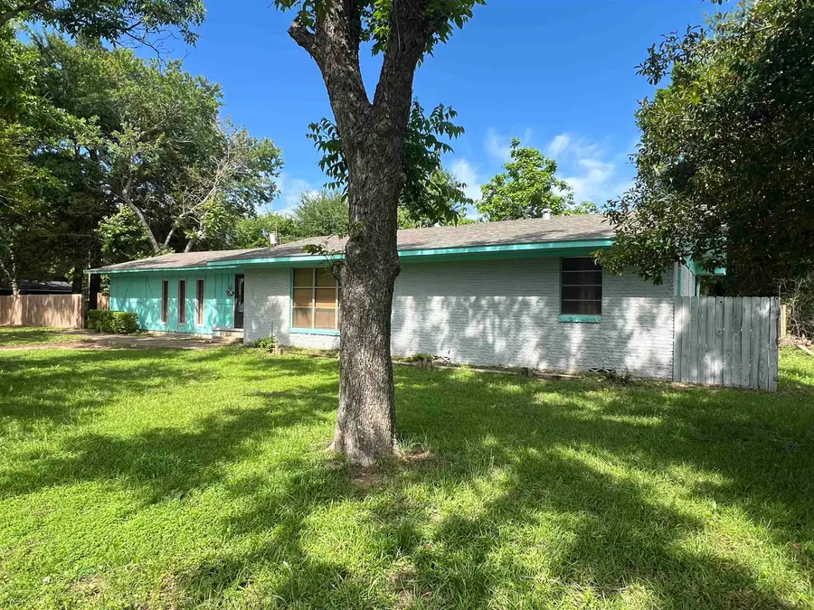 1213 Irving St, Daingerfield, TX 75638 - #2