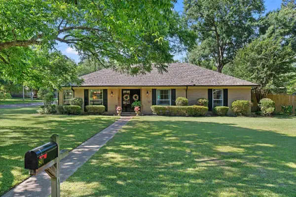 801 Elizabeth St, Gilmer, TX 75644