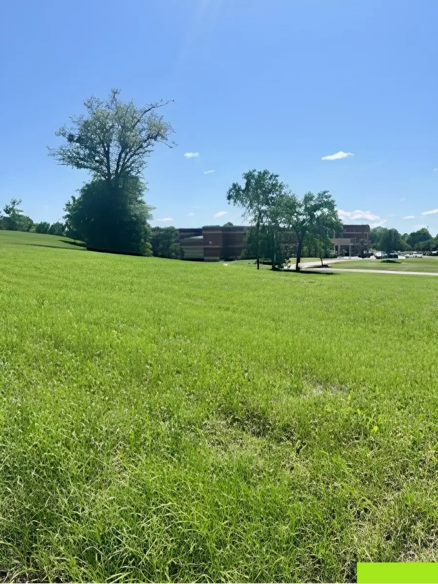 2698 N Broadway Avenue, Tyler, TX 75702 - #2