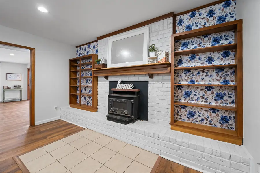 208 W Lake Devernia, Longview, TX 75604 - #3