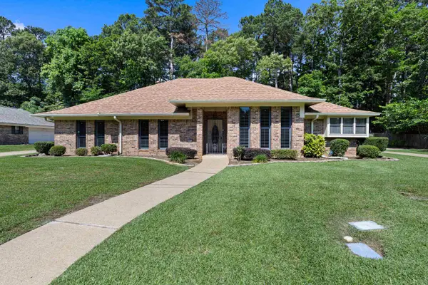 811 Pinegrove Lane, Longview, TX 75604