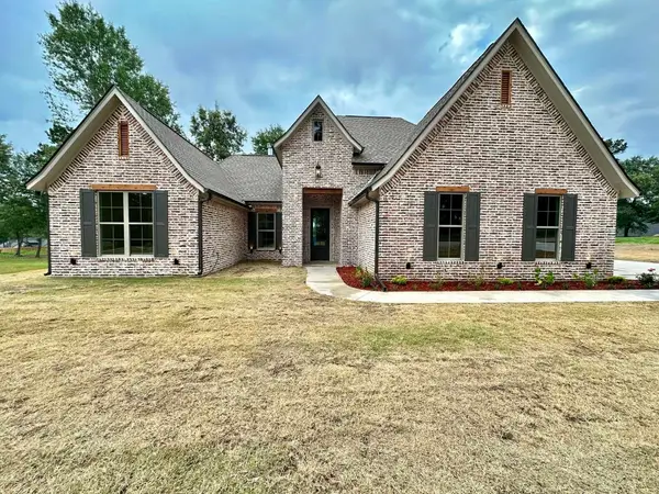 215 Clara Ln, Kilgore, TX 75662