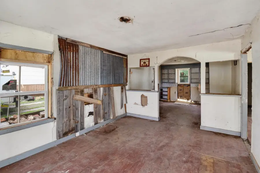 1107 SE 24th St, Mineral Wells, TX 76067 - #3