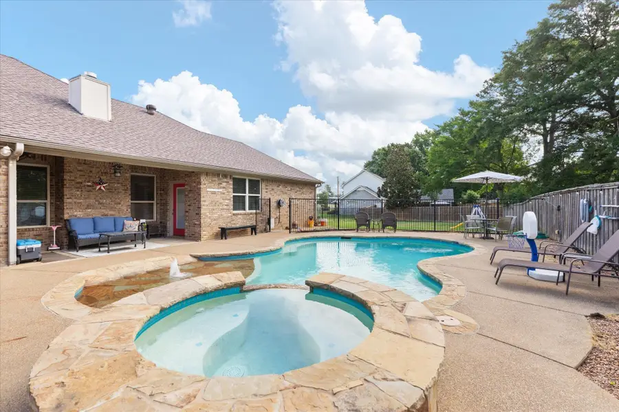 2102 E George Richey Rd, Longview, TX 75604 - #2