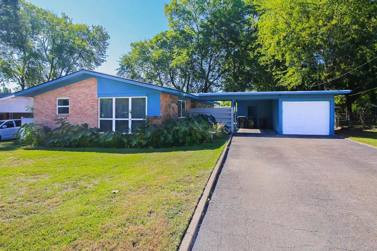 912 Glencrest Ln., Longview, TX 75601 - #1