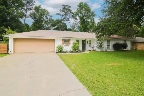 413 Woodway Ln, Longview, TX 75605
