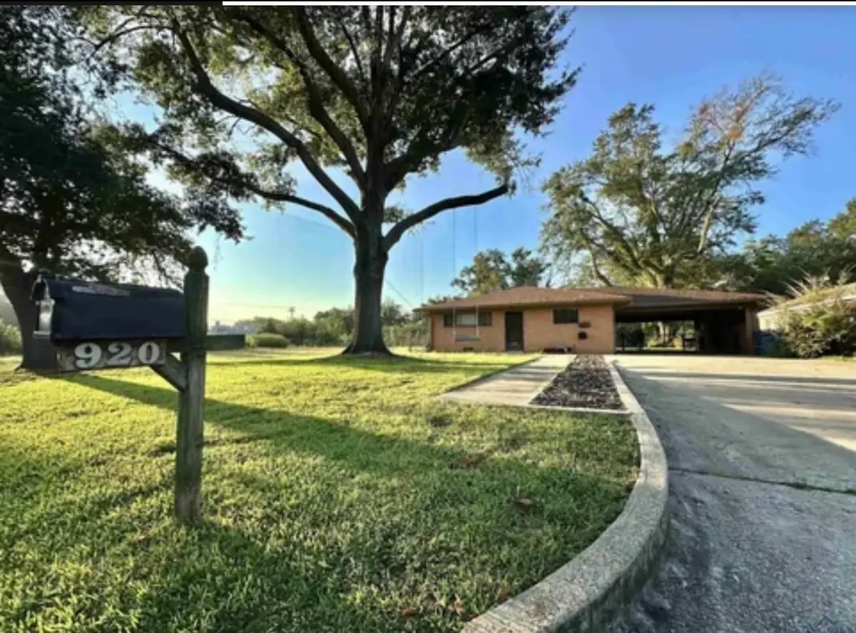 920 Emmons St, Kilgore, TX 75662 - #1