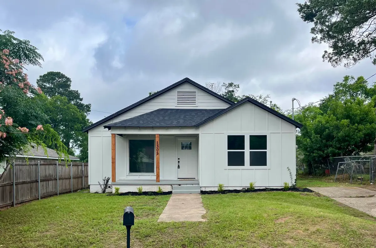 1305 Shaw St, Tyler, TX 75701 - #1