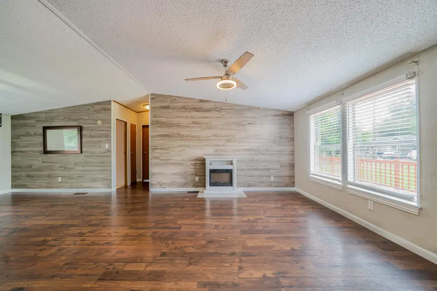 435 Menefee St, Tatum, TX 75691 - #3