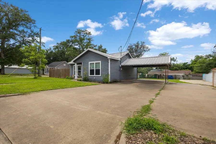 505 N Daniels Street, Carthage, TX 75633 - #3