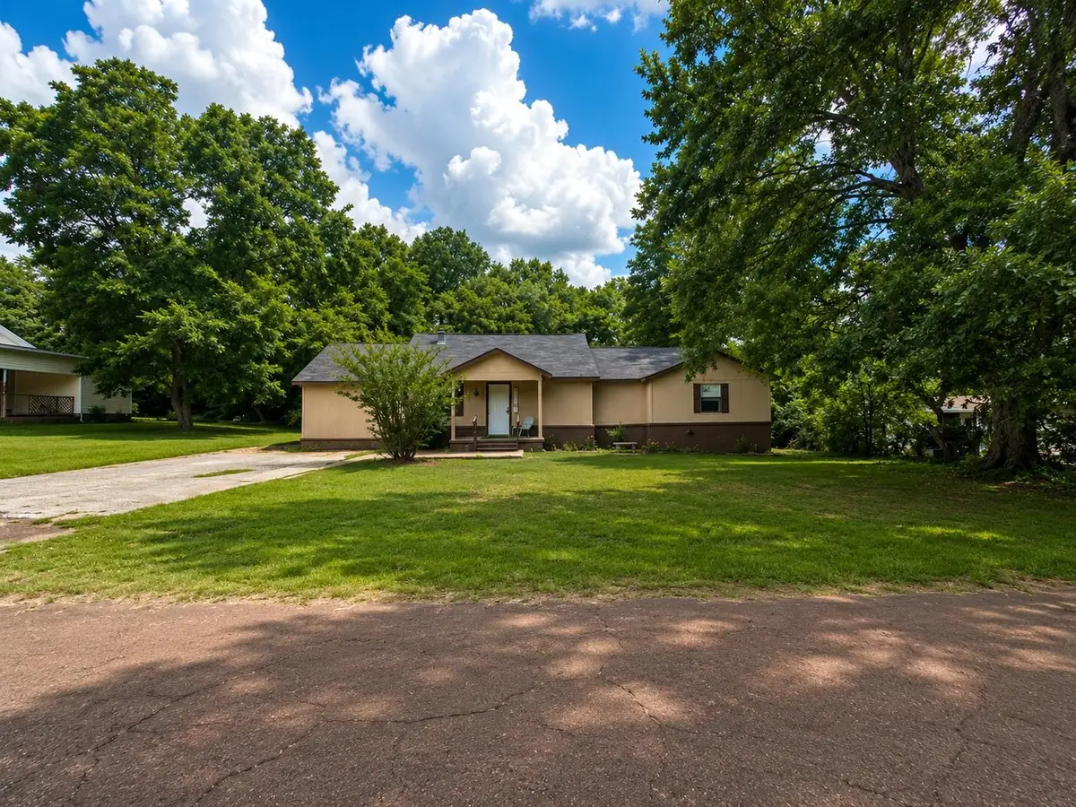 3306 Forrest St, Kilgore, TX 75662 - #1
