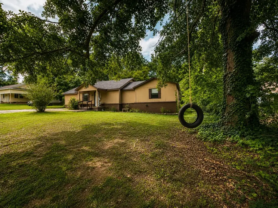 3306 Forrest St, Kilgore, TX 75662 - #2