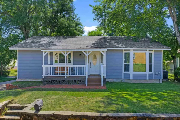109 S High St, Henderson, TX 75654