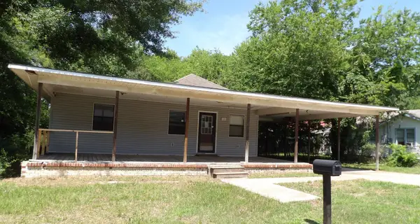 109 N STEWART ST, White Oak, TX 75693