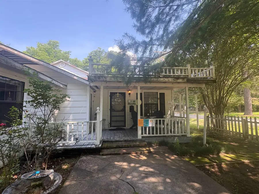 211 E Bonham, Jefferson, TX 75657 - #2