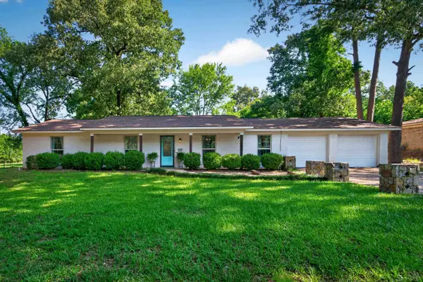 208 Fairview Dr, Longview, TX 75604
