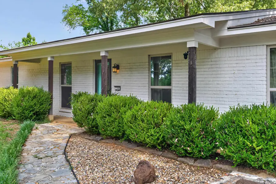 208 Fairview Dr, Longview, TX 75604 - #2