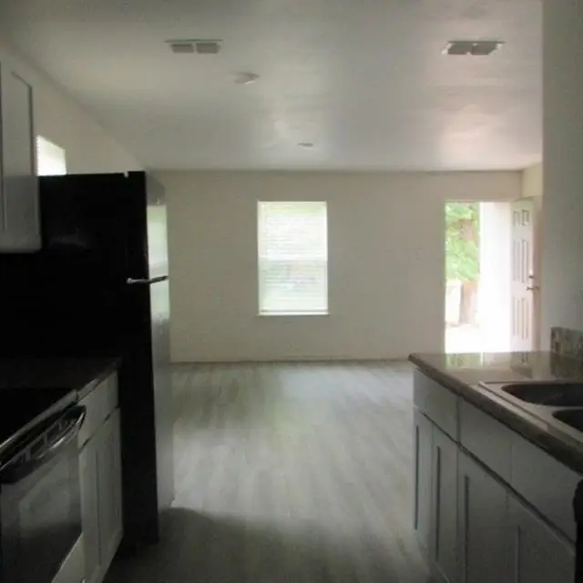 1117 E Birdsong St, Longview, TX 75602 - #2