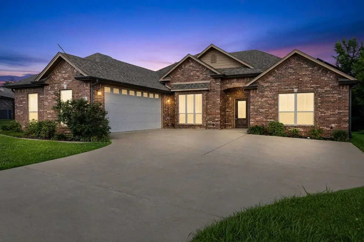 124 Lakeway, Longview, TX 75604 - #1