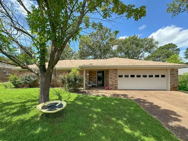 3727 Linda Kaye Dr., Longview, TX 75604