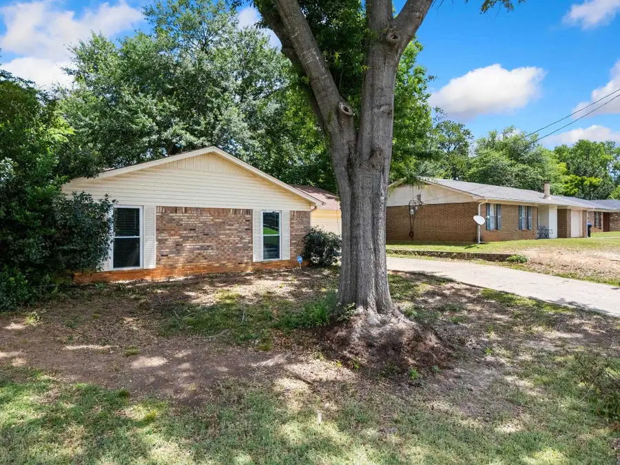 1307 Regina ST, Longview, TX 75605 - #2