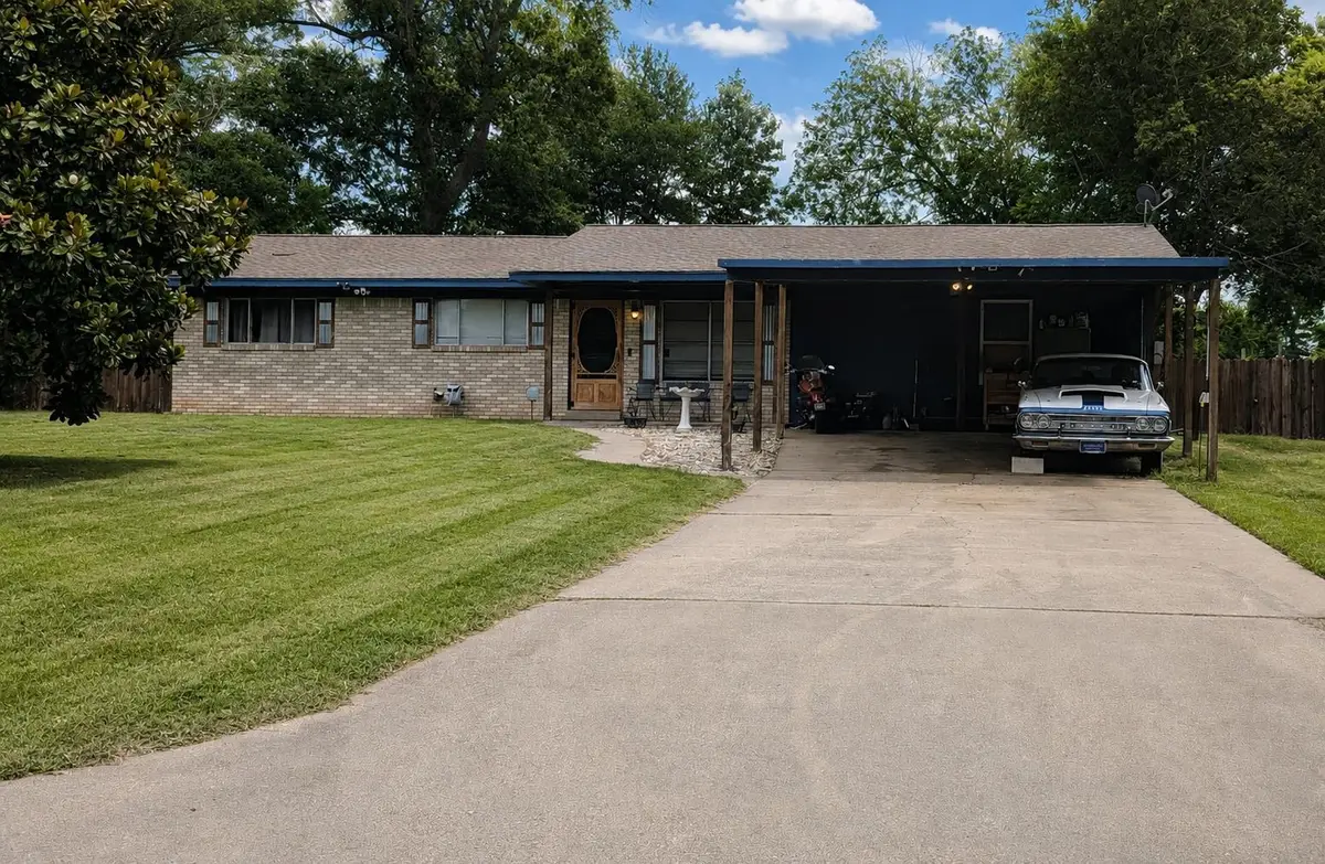 112 N Thomas Rd, White Oak, TX 75693 - #1