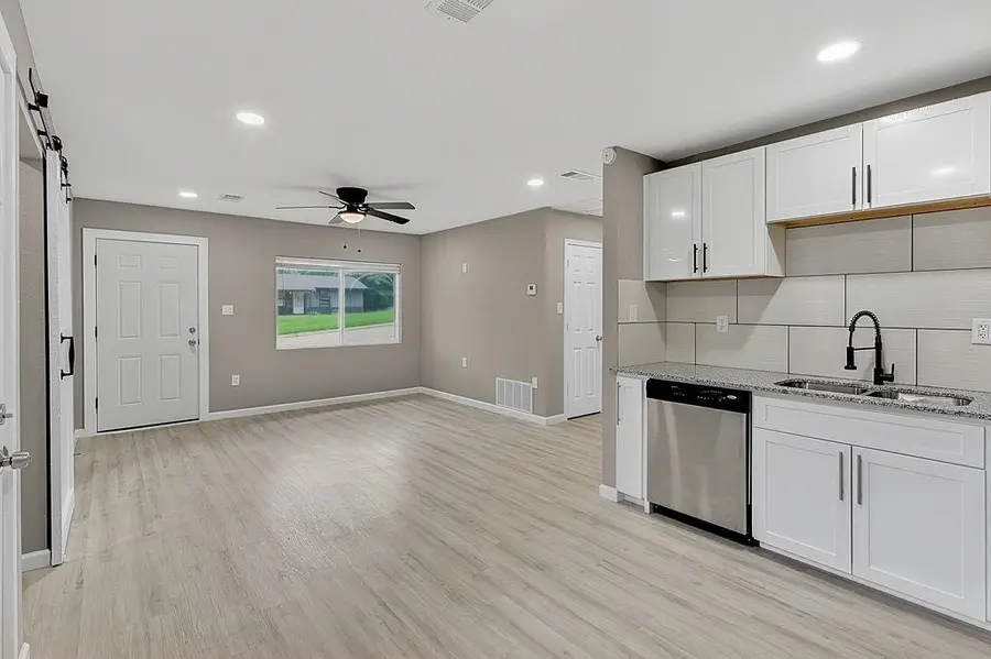 158 E Morris St, Lone Star, TX 75668 - #3