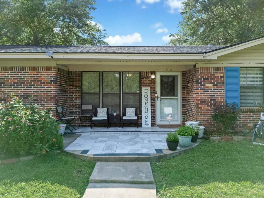 810 Caddo St, Marshall, TX 75672 - #2