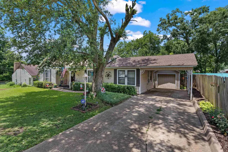 406 W Hill St, Carthage, TX 75633 - #3