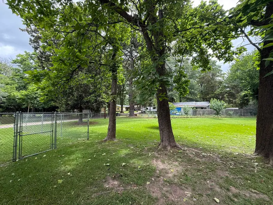 405 CAPITOL, Gilmer, TX 75644 - #2