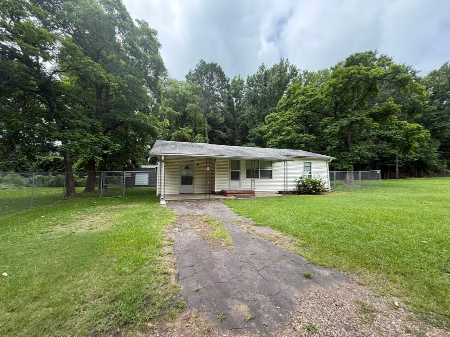 405 CAPITOL, Gilmer, TX 75644 - #3
