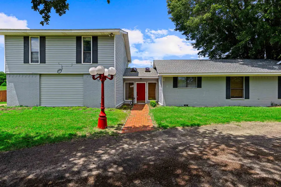 710 W Country Club Rd., Hallsville, TX 75650 - #3