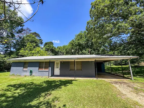 505 Pinecrest Dr, Avinger, TX 75630