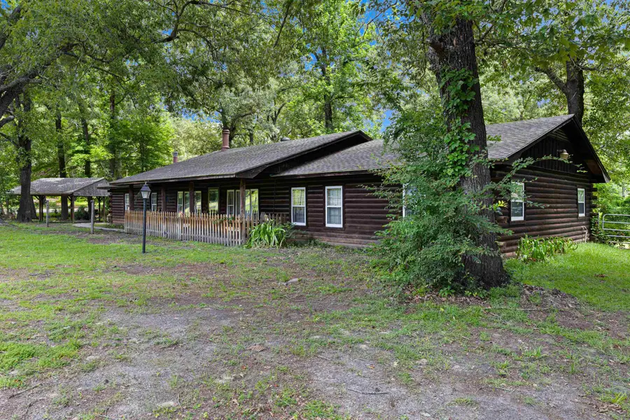 705 Westwood Dr, Kilgore, TX 75662 - #2
