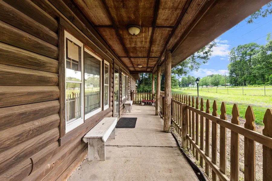 705 Westwood Dr, Kilgore, TX 75662 - #3